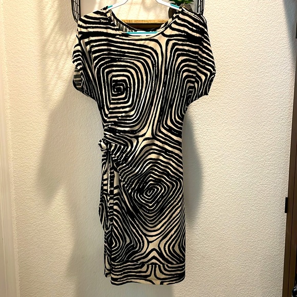Dress Barn Dresses & Skirts - Dressbarn tee shirt style wrap dress in the mod swirl print you will love! Sz 16
